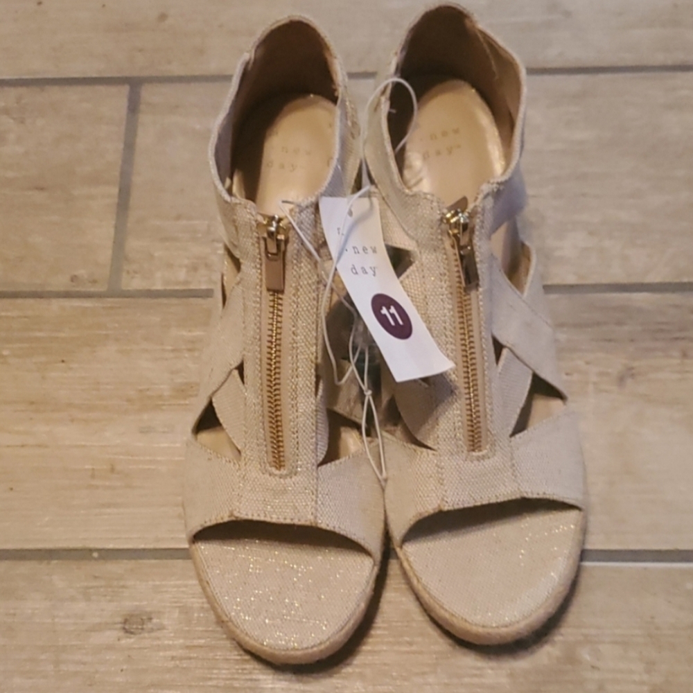 Dress wedge shoe size 11
